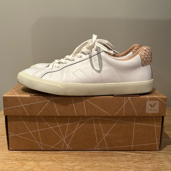 VEJA Esplar Bastille with Tilapia Beige Back - Picture 1 of 7
